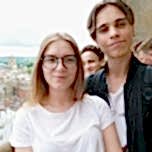 Елена Козлова отдыхает за границей и изучает иностранный язык с Талисманом