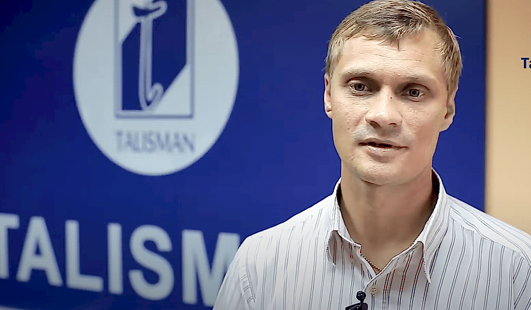 Сергей дает видео интервью Талисману